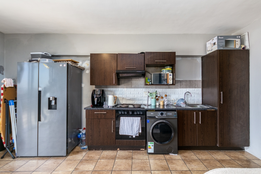 1 Bedroom Property for Sale in Zonnebloem Western Cape